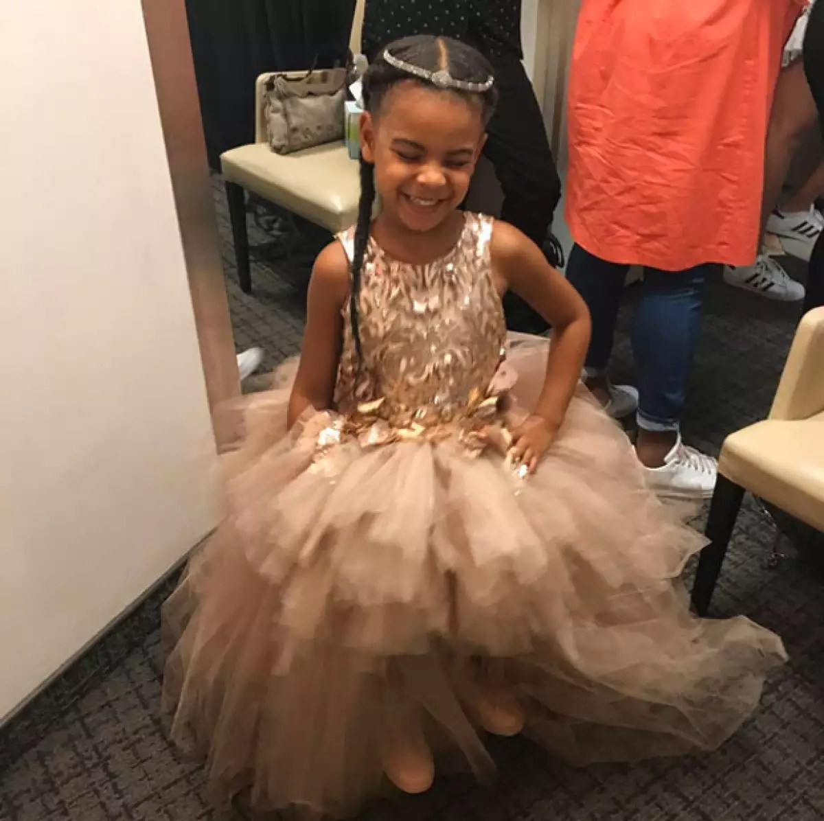 Beyoncé no dudó en presumir a su pequeña y su princess look.