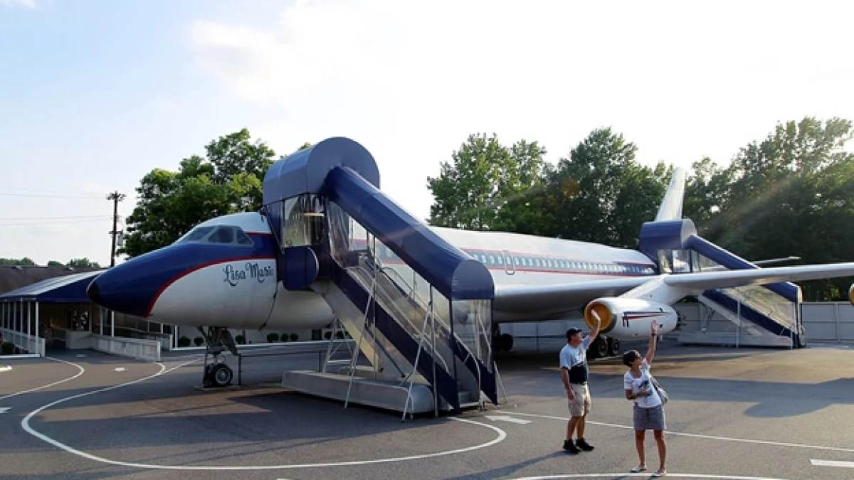 El ?Lisa Marie?, avión de lujo que compró el rey del rock Elvis Presley y que ahora está a la venta