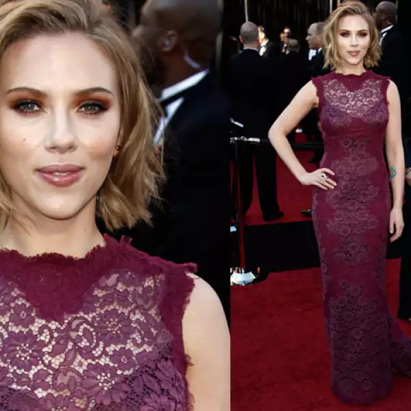 La actriz Scarlett Johansson en Dolce & Gabbana en la alfombra roja de los Oscar.