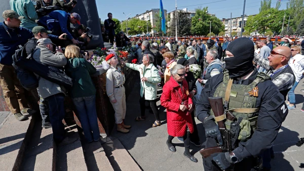 People mark the anniversary of the victory over Nazi Germany in World War Two in Mariupol
