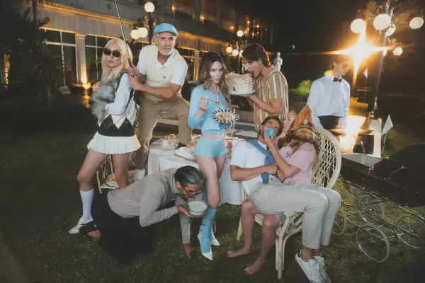 Belinda en su video de ‘Heterocromía’