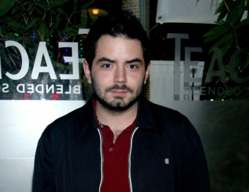 José Eduardo tiene un programa radial que se transmite los sábados por la mañana.