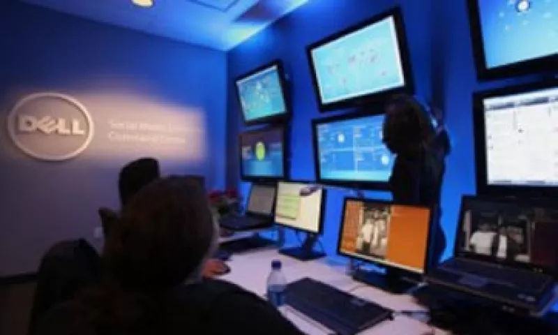 En el centro de control y comando de medios sociales de Dell se procesan 25,000 eventos sociales al día.  (Foto: Cortesía Fortune)