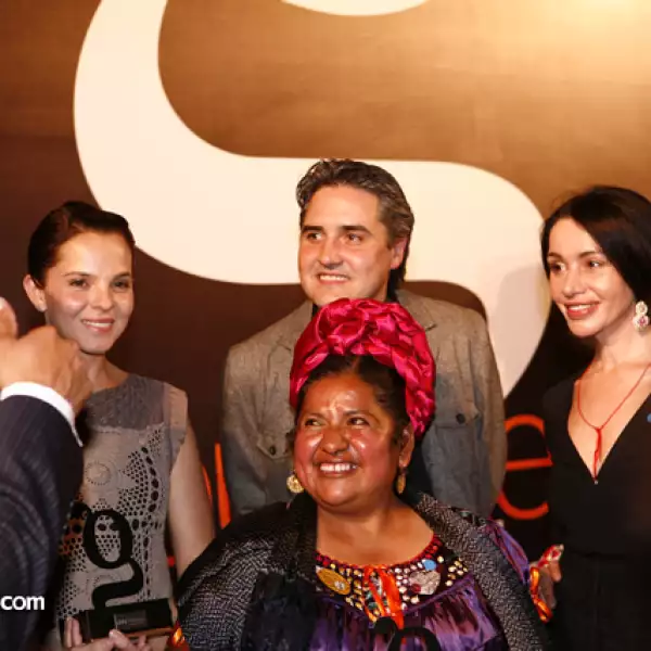 Mikel Alonso,Abigail Mendoza