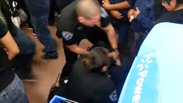 En el primer día de compras, se reportaron dos peleas en una tienda de Virginia y el caso de un hombre que fue apuñalado.