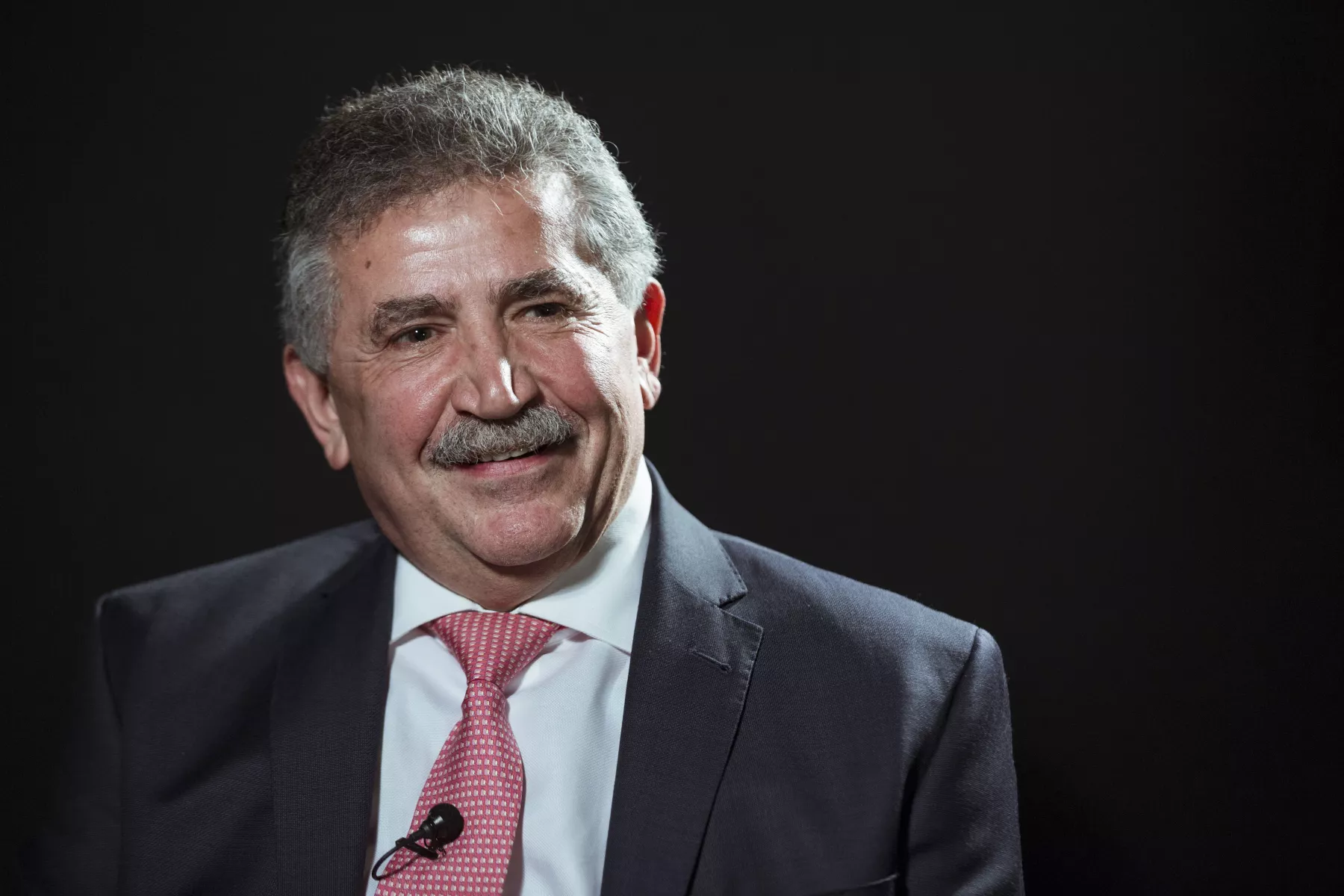 El candidato de la alianza PRD-PAN a gobernador de Oaxaca, José Antonio Estefan Garfias, ve en la economía, educación y seguridad los temas prioritarios.