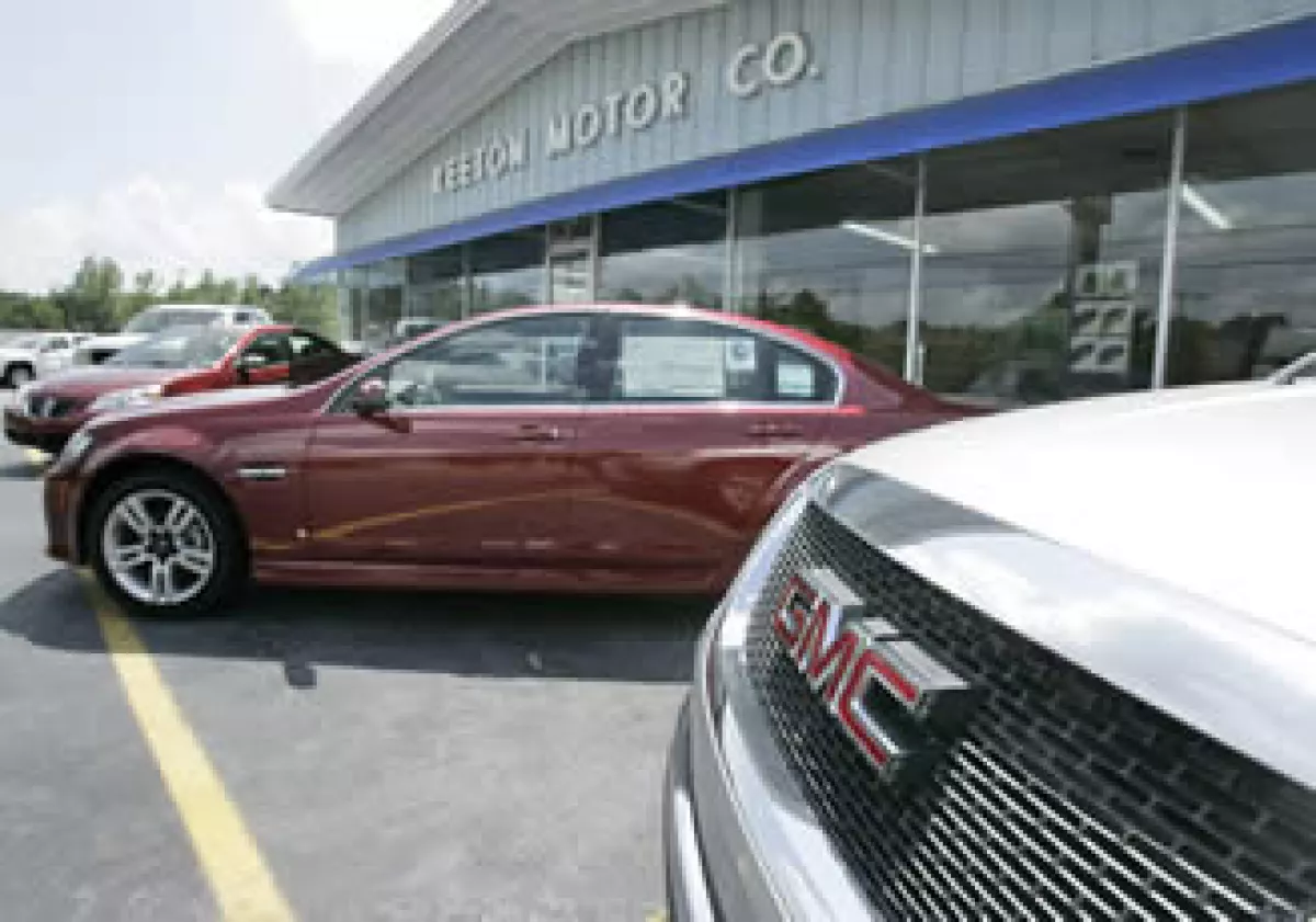 Los planes de reestructuración de GM lo obligan a recortar el número de distribuidoras que posee. (Foto: AP)