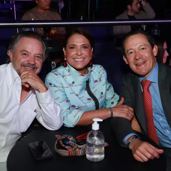Ricardo y Adriana Guzman con Arturo Talavera 