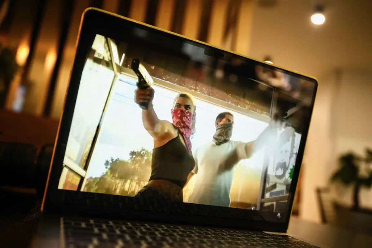 Imagen de un fragmento del trailer de GTA VI con una escena real del videojuego.