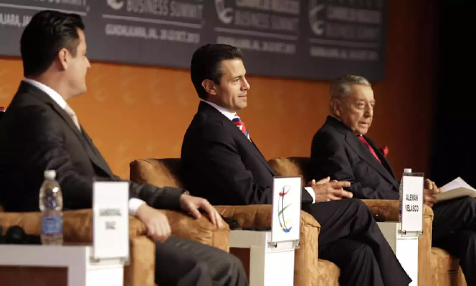 La Cumbre de Negocios, que se celebra en la ciudad de Guadalajara, contó con la participación del presidente Enrique Peña Nieto (c).