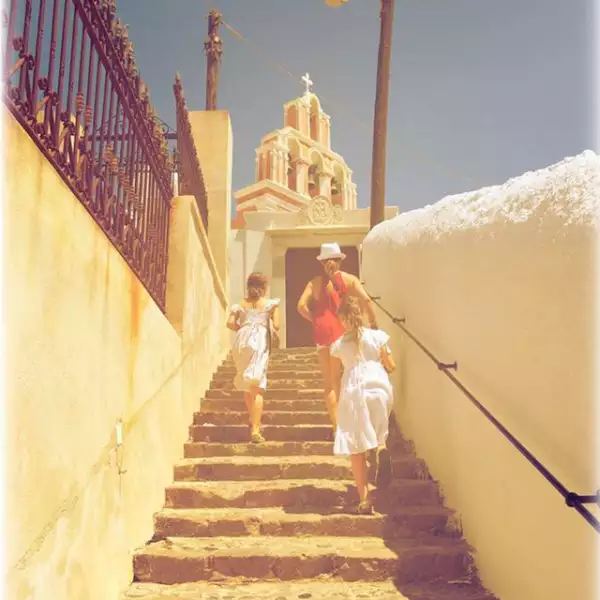 La familia tuvo la oportunidad de recorrer las calles de Grecia.
