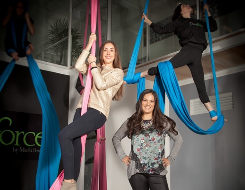 Inspirada por su pasión por el baile, Marilú Benitez creó Dance Force, en donde enseña la disciplina aérea, hoy en día una de las más buscadas en nuestro país.