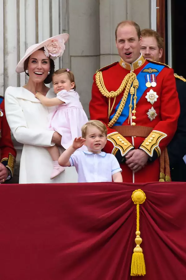 Este fin de semana Charlotte debutó por primera vez en el balcón del palacio de Buckingham.
