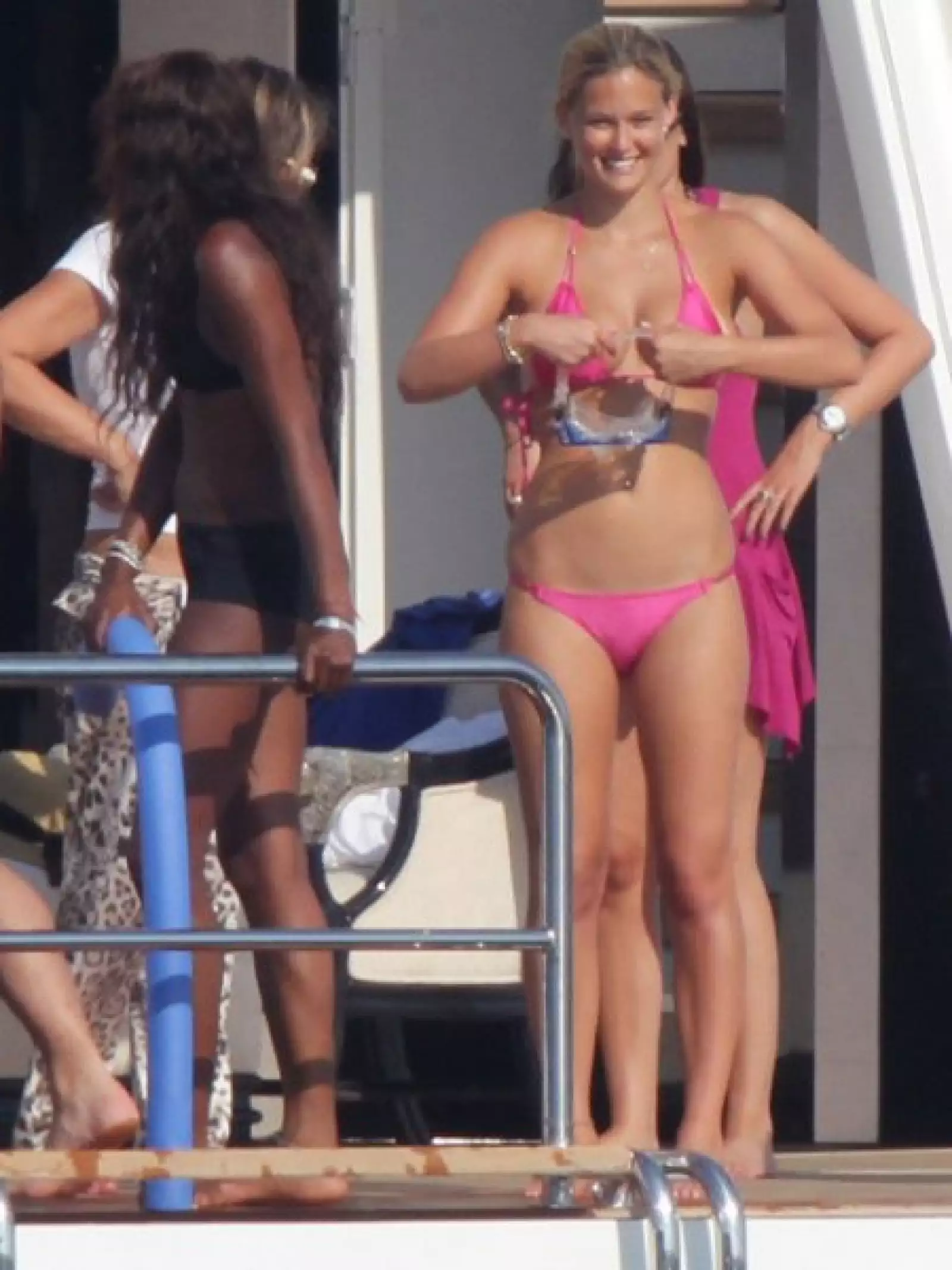 Rafaeli ha estado acompañada de su novio Leo Di Caprio, pero esta vez el brillo por sus asusencia.