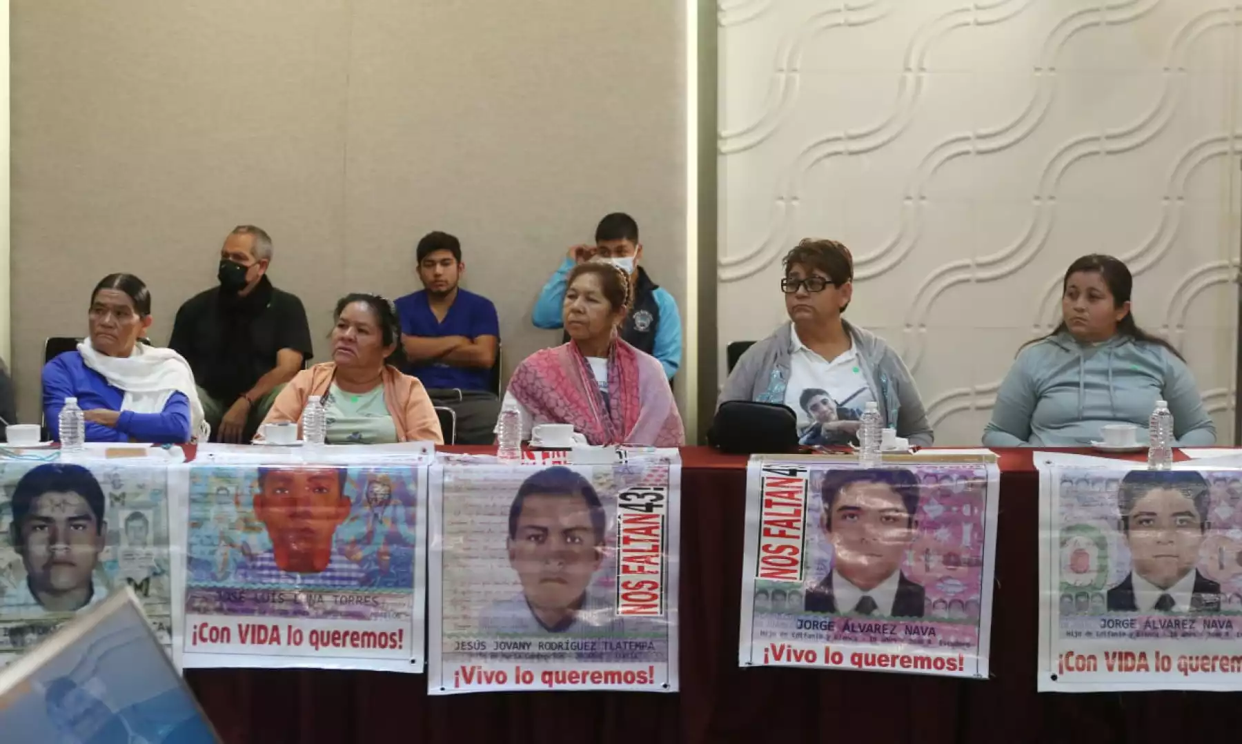 padres 43 ayotzinapa.jpeg
