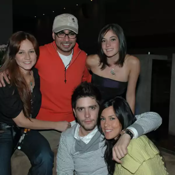 El Cejón festeja a su novia