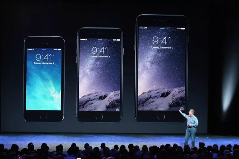 La tecnológica lanzó este martes un iPhone 6 y una versión 6 Plus de su popular teléfono inteligente.