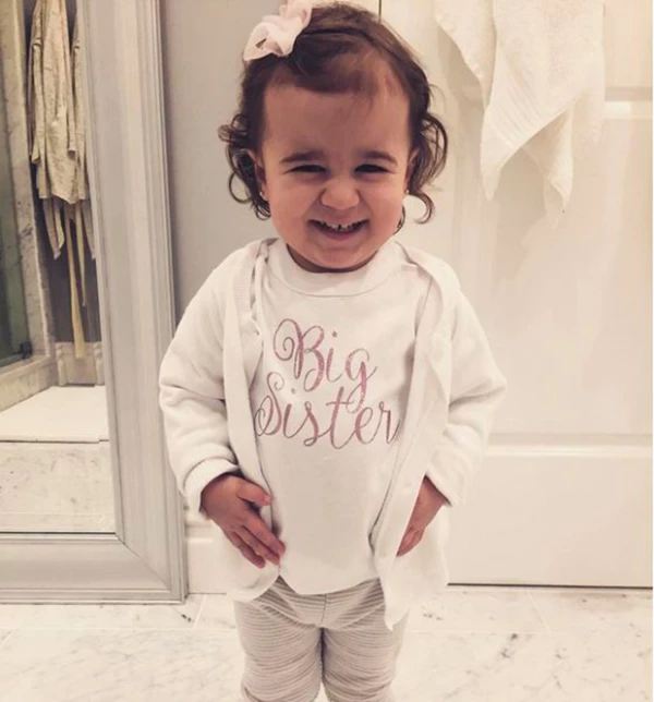 Alena Rose se convertirá pronto en la hermana mayor.
