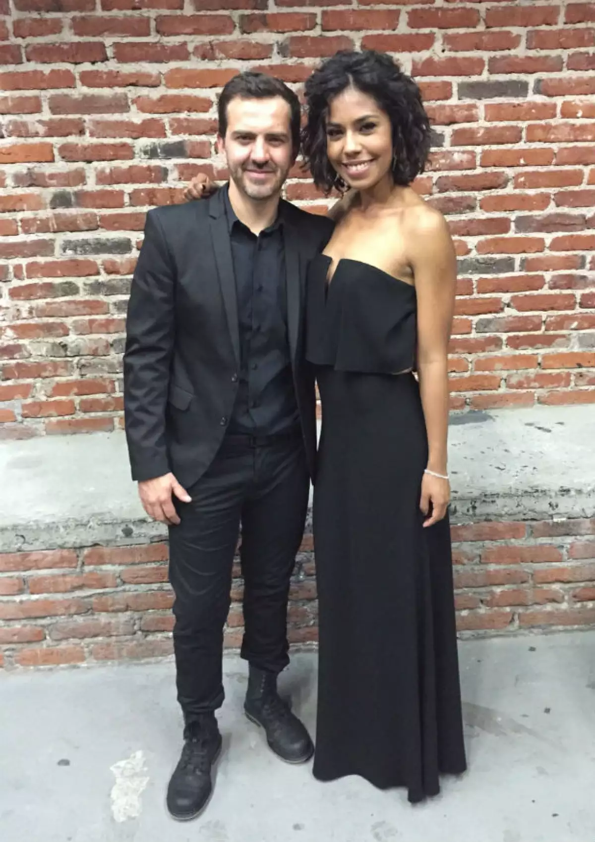 Flavio con Fela Domínguez, quien interpreta a Nala en el musical El Rey León.