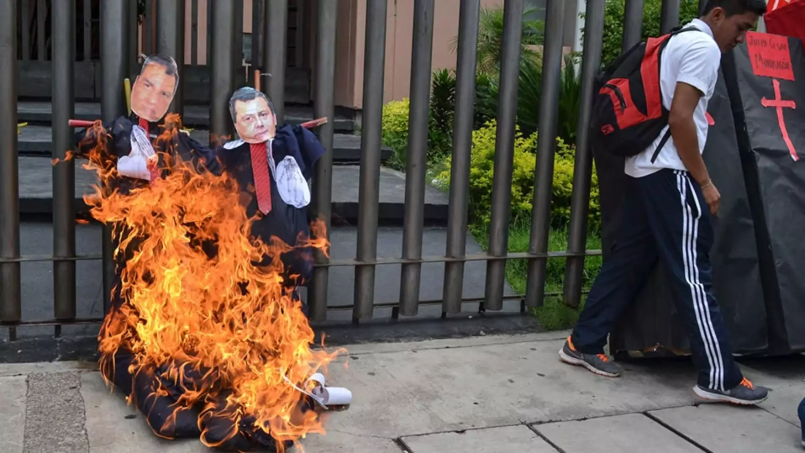 ayotzinapa 43, quema, aguirre, abarca