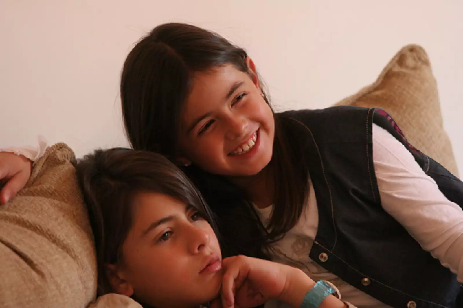 Con su hermana Paulina en 2007.
