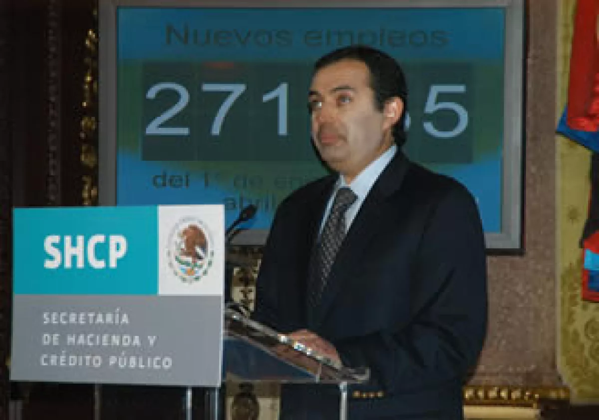 La cifra de trabajadores registrados en el IMSS alcanzó un nivel histórico de 14 millones 882,864, dijo Ernesto Cordero. (Foto: Notimex)