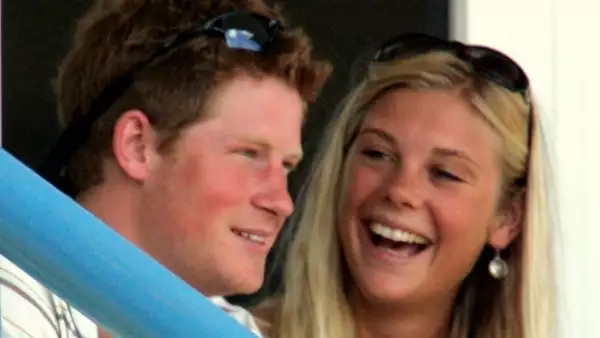 Chelsy Davy, quien fuera pareja del hermano menor del Príncipe Guillermo por varios años, fue invitada a la boda de de éste con Kate Middleton.