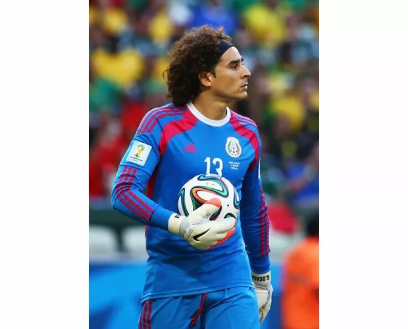 Comienzan las reacciones en Twitter por la derrota de México ante Holanda. Personalidades y famosos opinan al respecto.