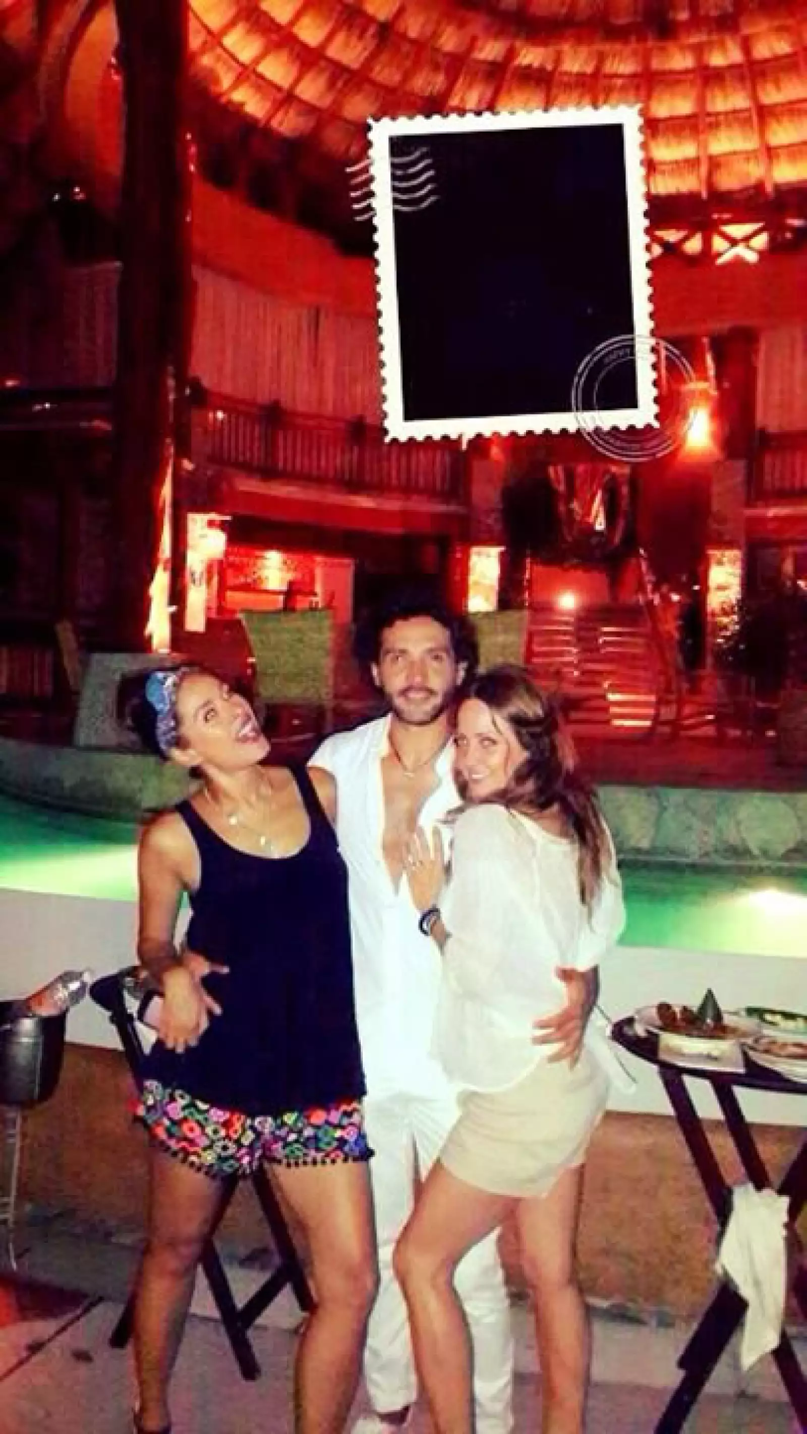 Galilea, Alejandro y Andrea posando muy sexy.
