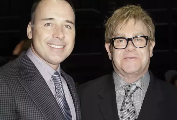 Sir Elton y David gastaron 3 mil dólares por invitado, sólo en el banquete.