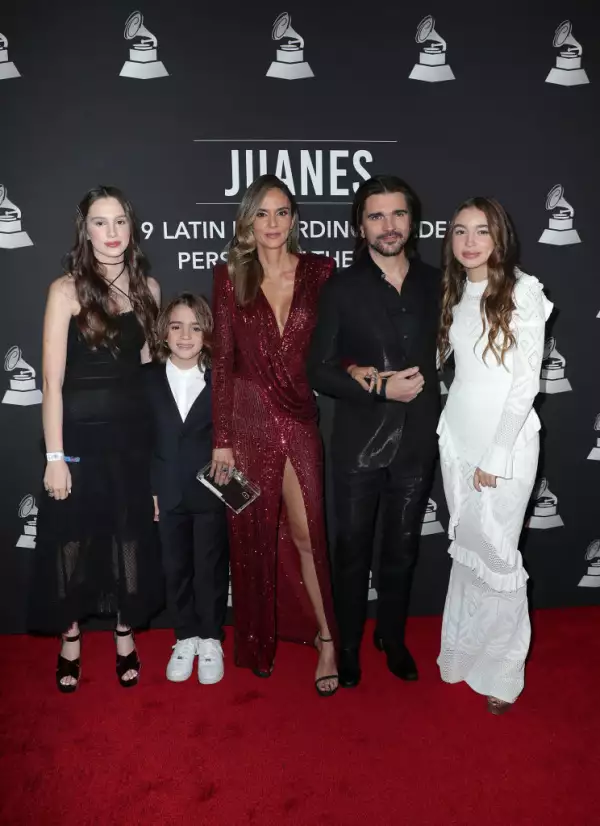 Paloma y Dante Aristizábal; Karen Martínez, Juanes y Luna Aristizábal