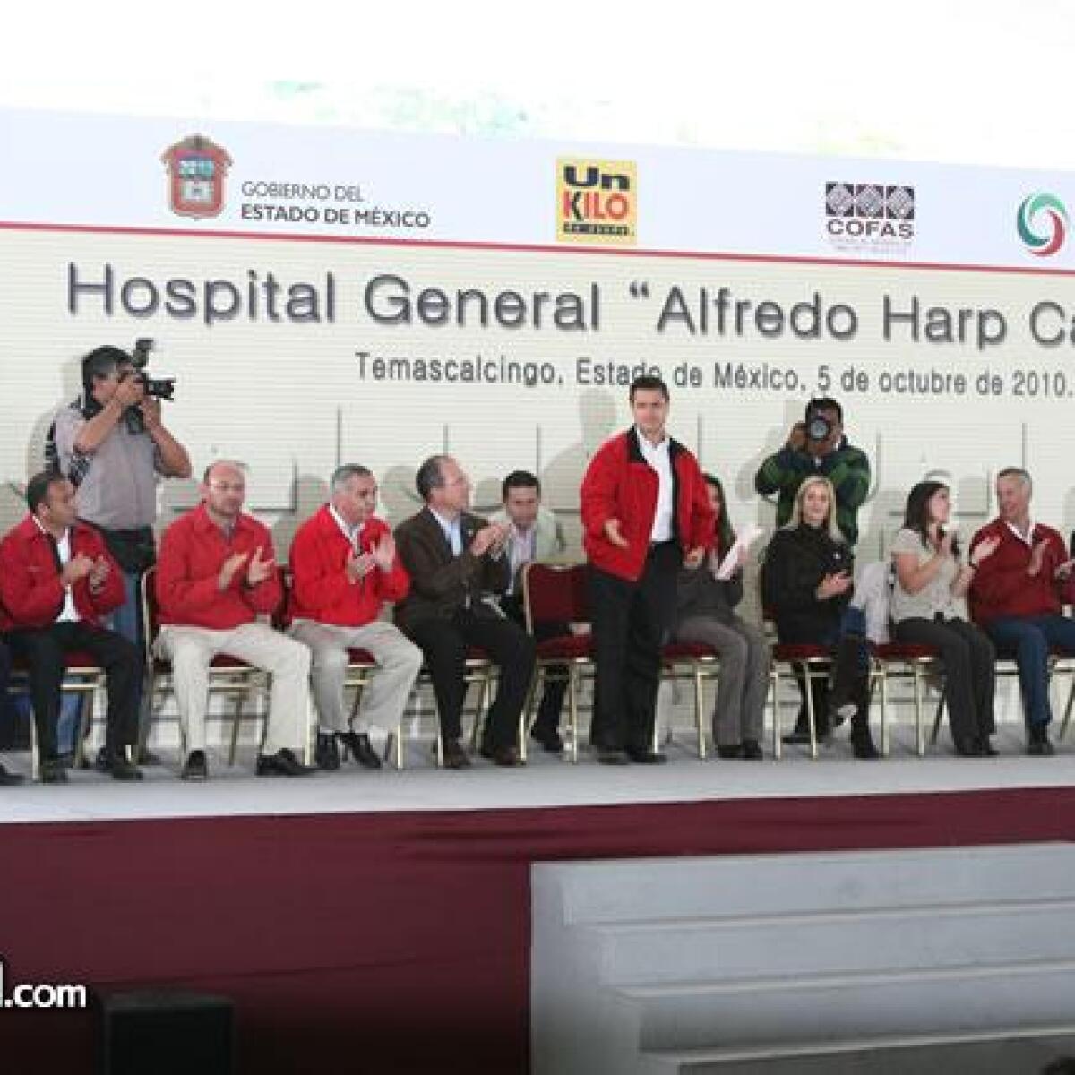 Sissi Harp, Vanessa Anaya y Peña Nieto en la inauguración...
