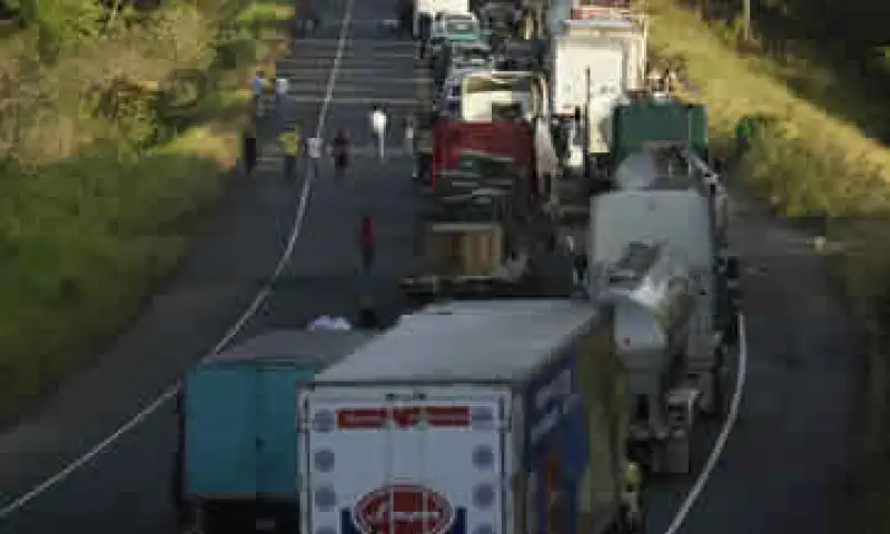 El manejo de la autopista había sido fuertemente criticado por sus largas filas en las casetas de pago. (Foto: AP)
