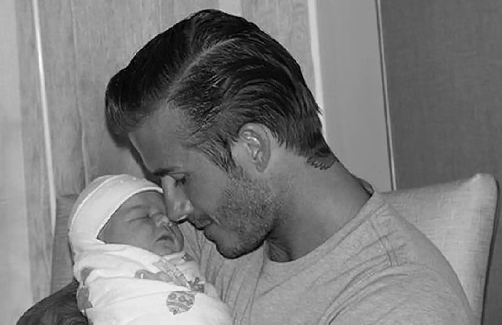 La primer foto que publicó Victoria Beckham de David y Harper, juntos.