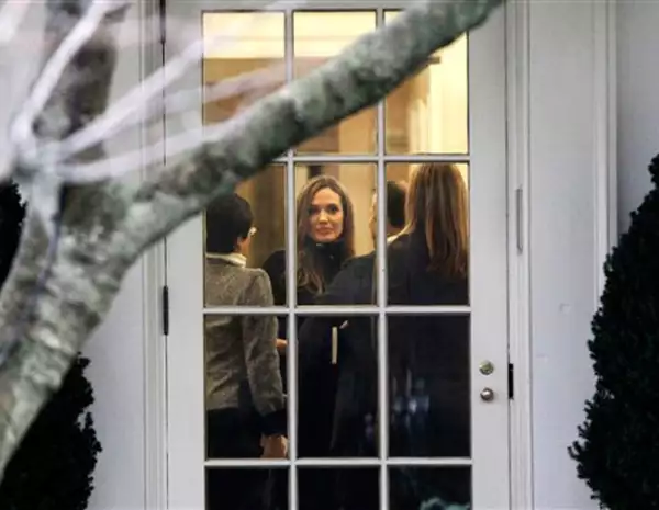 Angelina habló con el presidente de Estados Unidos sobre su filme In the Land of Blood and Honey.