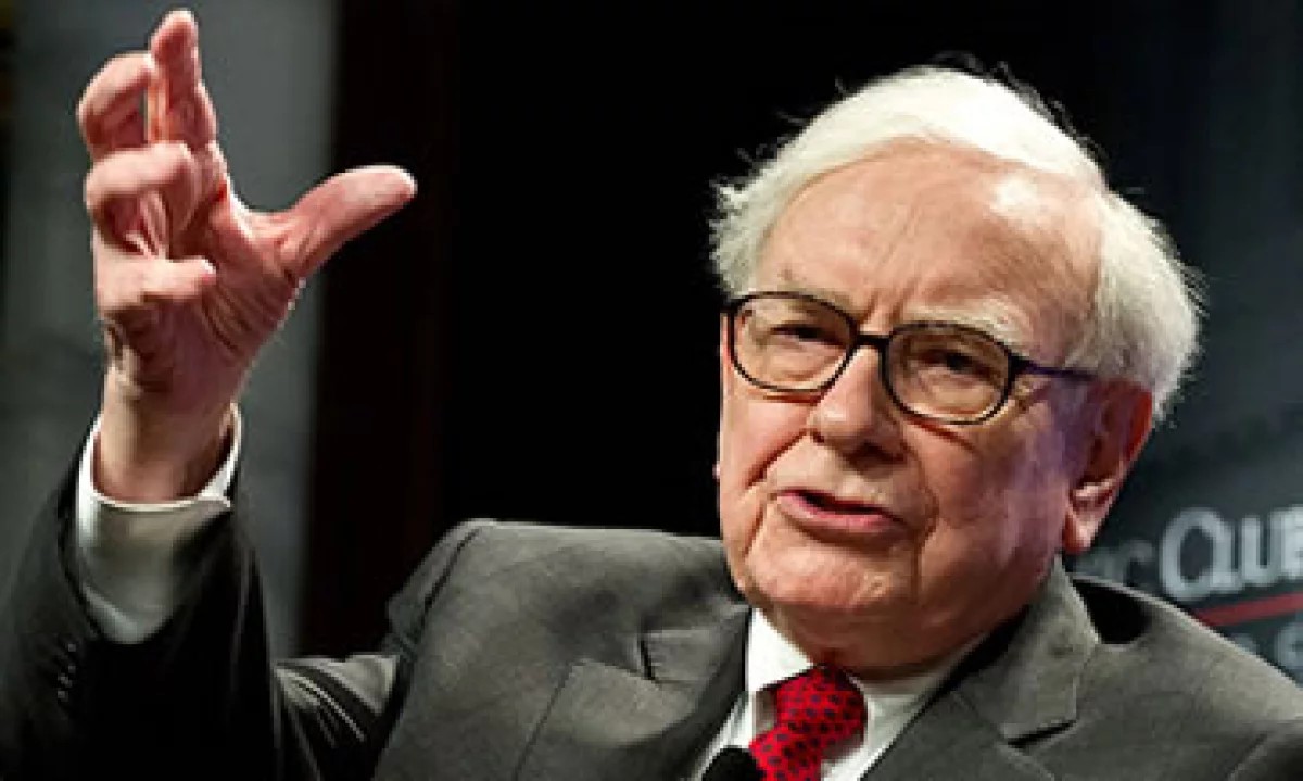 Buffett dijo que entiende que la política de compra de activos es un esfuerzo por estimular la economía ante la inmovilidad del Congreso de EU. (Foto: Cortesía CNNMoney.com)