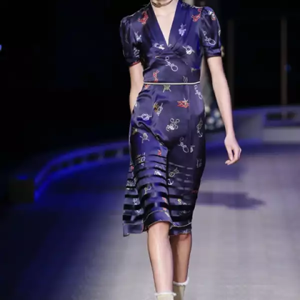 Vestido de seda con estampado.