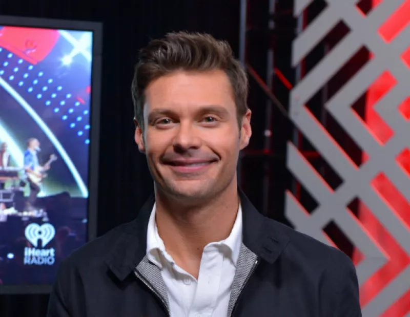 El conductor podría haber encontrado el amor en los brazos de una modelo con quien se le captó en Uruguay.