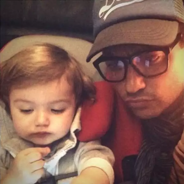A través de las redes sociales Camil no ha parado de presumir a su hermosa hija, quien además de tener mucho estilo como papá es fiel amante de la tecnología.