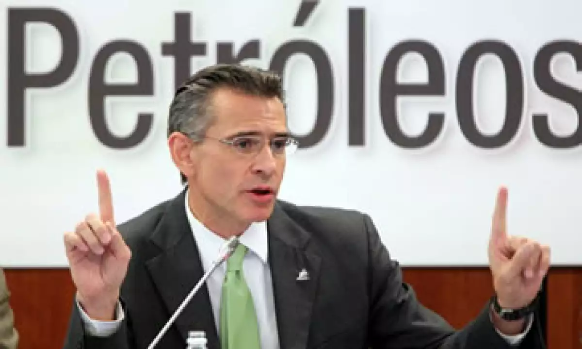 El director de Pmex defendió la decisión de no haber informado la transacción al consejo de Pemex. (Foto: Notimex)