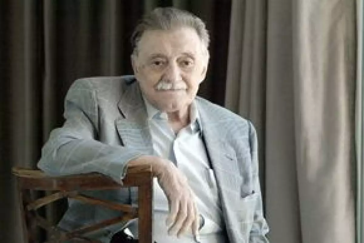 El escritor uruguayo regresó a su casa luego de 12 días de haber estado internado a causa de problemas digestivos y respiratorios.