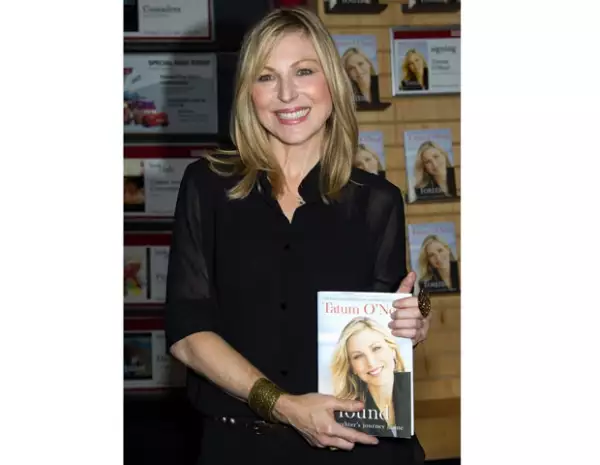 Tatum O´Neal acusó a su padre de enseñarle el mundo de las drogas y el sexo.