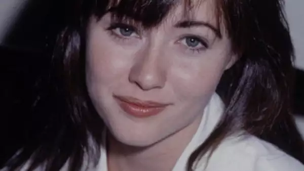 La actriz se derrumbó al contar su lucha contra el cáncer de mama durante la entrevista que le realizó el Dr. Oz para su programa.