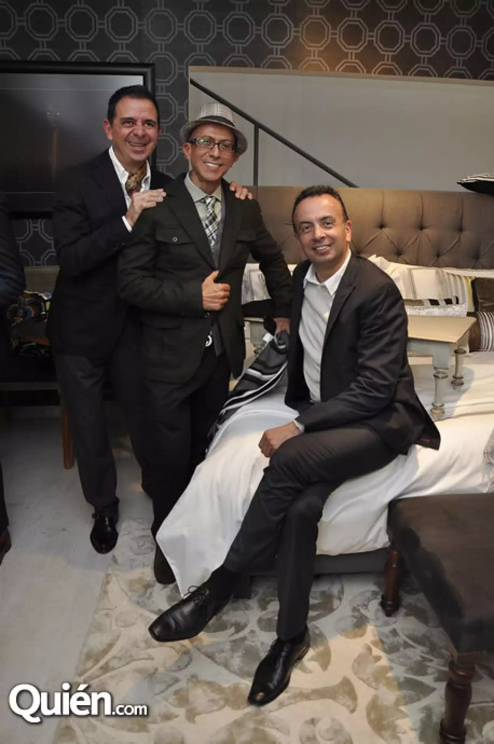 El coleccionista Eugenio Cortés,Oscar Román y el pintor Agustín Portillo