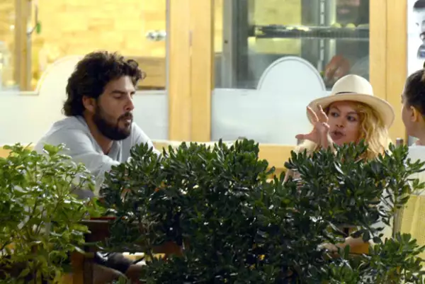 Se tomaron un descanso para comer.