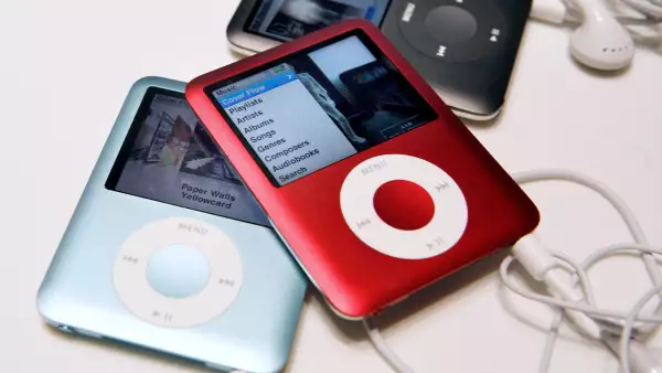 Apple dejará de fabricar iPod. (Fotografía de iPod Nanos)