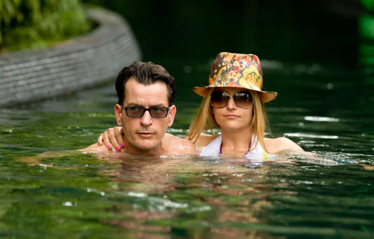 El actor con su última ex esposa, Brooke Mueller.