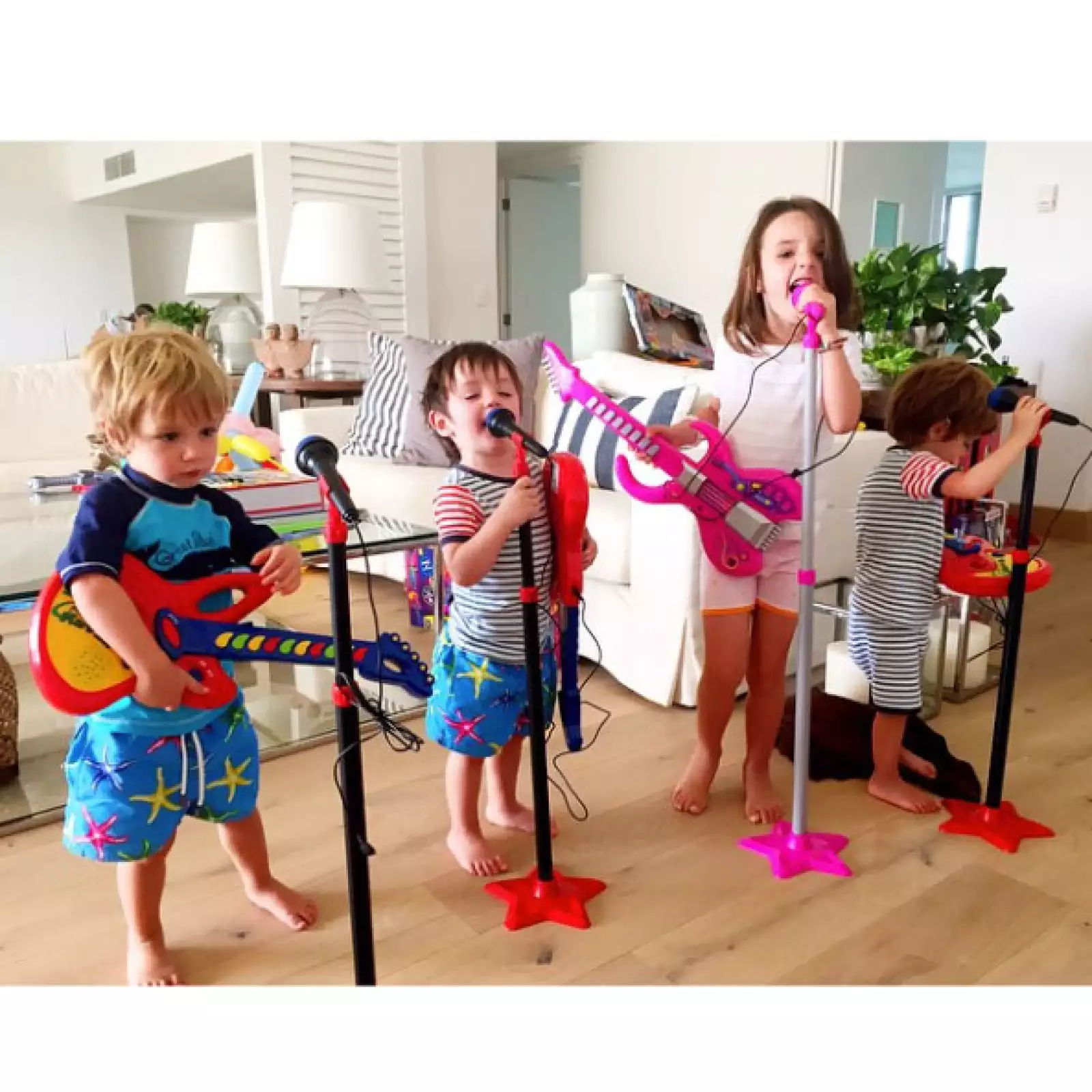 Las pulgas se convirtieron en toda una banda de rock gracias a sus regalos de los Reyes Magos.