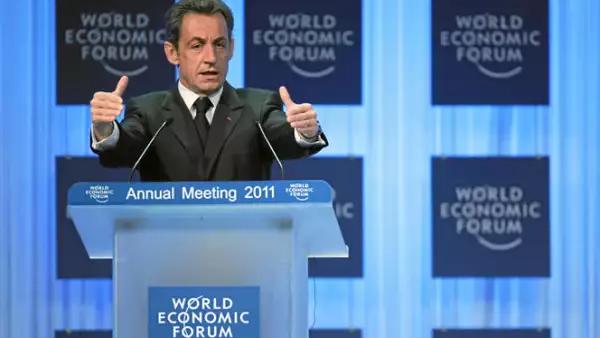 Nicolas Sarkozy, presidente de Francia, dijo “No existe una crisis del euro. Eso queda totalmente claro”.
