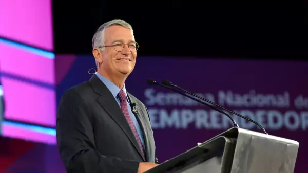 Salinas Pliego se burla de las fallas en Santander, pero le llueven críticas